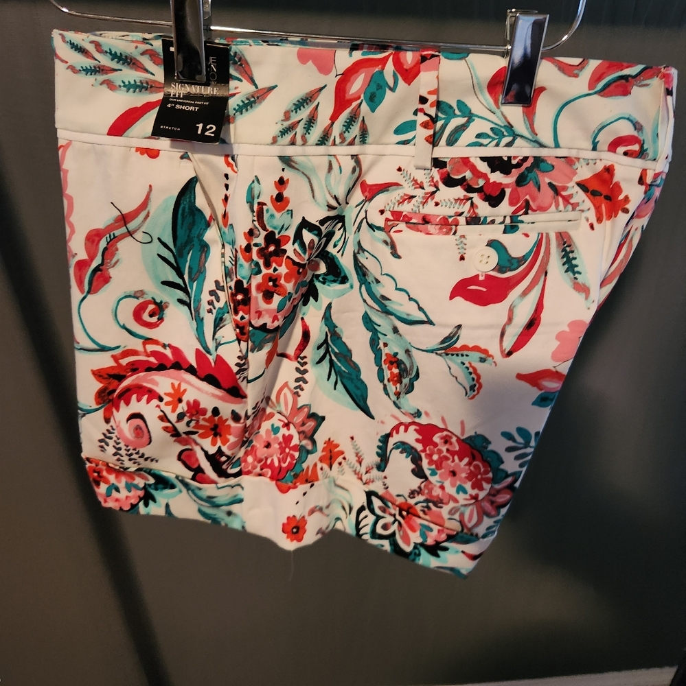 NY&Co Chino Shorts 4 inch Size 12 Floral New with Tags